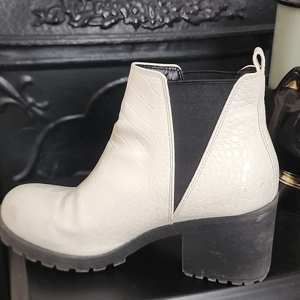 Dirty Laundry Cream Ankle Boots, Size 7.5